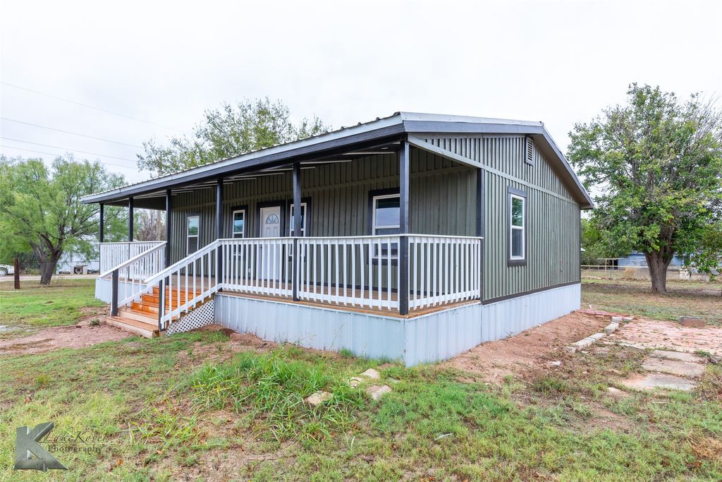 819 Avenue B, Hamlin, TX 79520