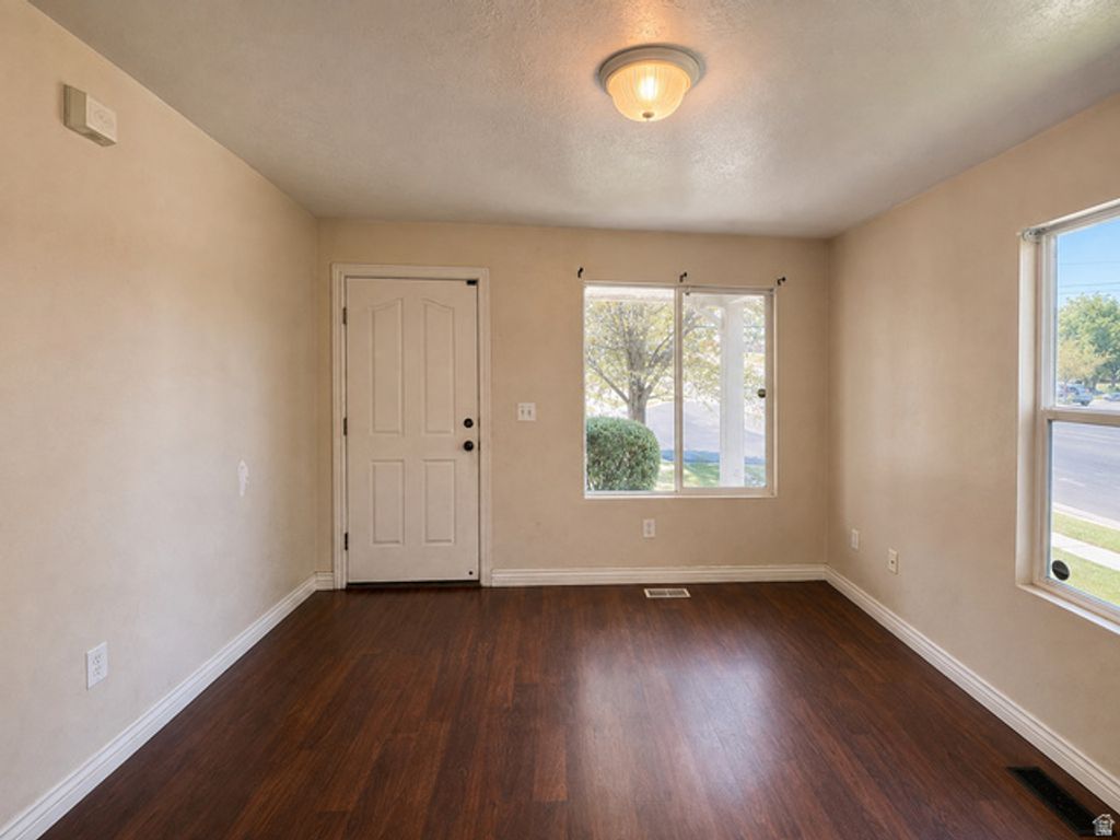 6693 S BALFOUR LN, Murray, UT 84123 — photo 4