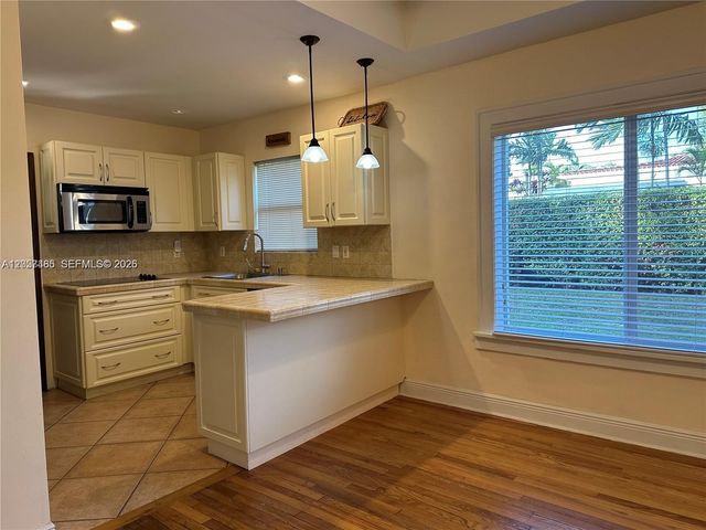 232 E De Leon Dr 232, Miami Springs, FL 33166