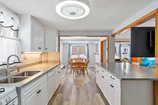 17 Vinton St, Leominster, MA 01453