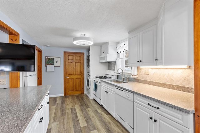 17 Vinton St, Leominster, MA 01453