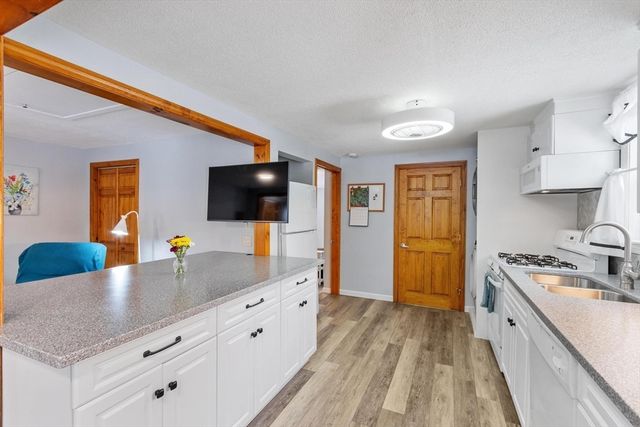 17 Vinton St, Leominster, MA 01453