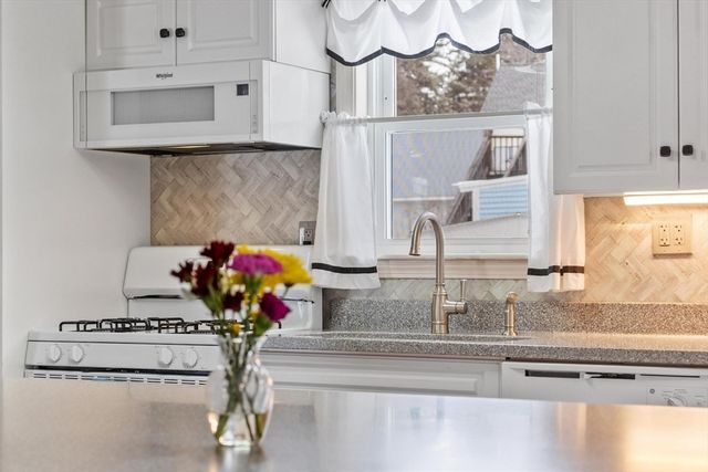 17 Vinton St, Leominster, MA 01453