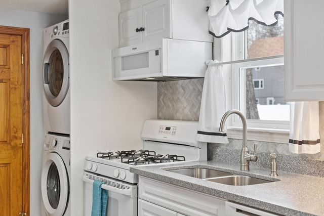 17 Vinton St, Leominster, MA 01453