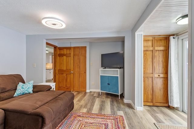 17 Vinton St, Leominster, MA 01453