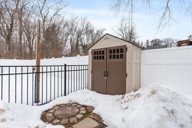 17 Vinton St, Leominster, MA 01453