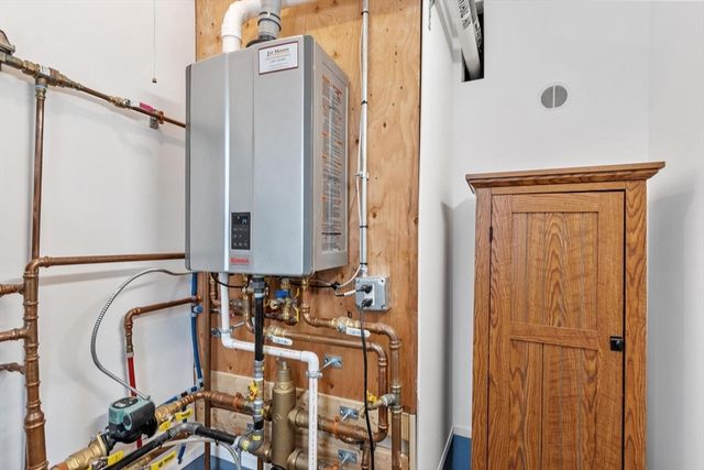 17 Vinton St, Leominster, MA 01453