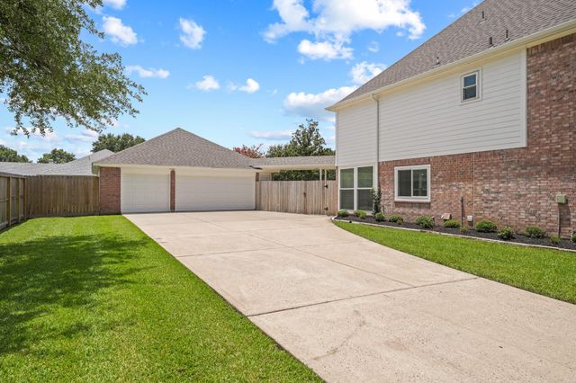 403 Trail Head Street, Friendswood, TX 77546