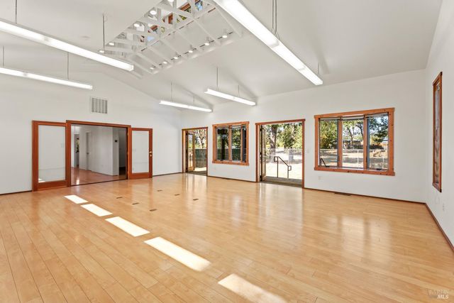 10185 East Rd, Redwood Valley, CA 95470