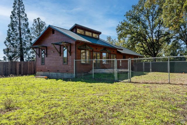 10185 East Rd, Redwood Valley, CA 95470