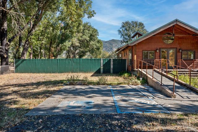 10185 East Rd, Redwood Valley, CA 95470