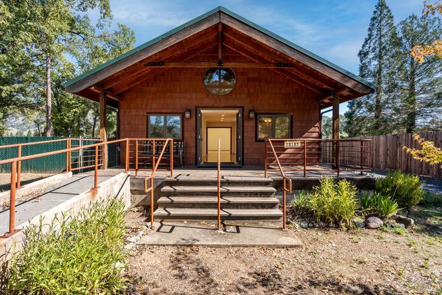 10185 East Rd, Redwood Valley, CA 95470