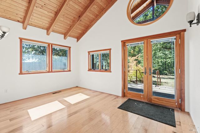 10185 East Rd, Redwood Valley, CA 95470