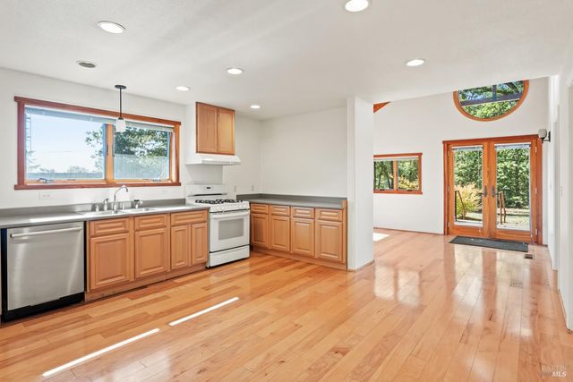 10185 East Rd, Redwood Valley, CA 95470