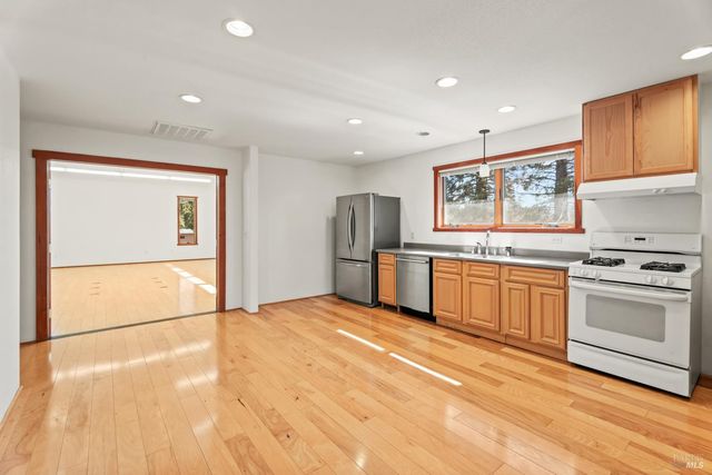 10185 East Rd, Redwood Valley, CA 95470