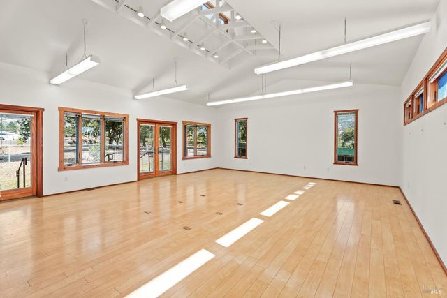 10185 East Rd, Redwood Valley, CA 95470