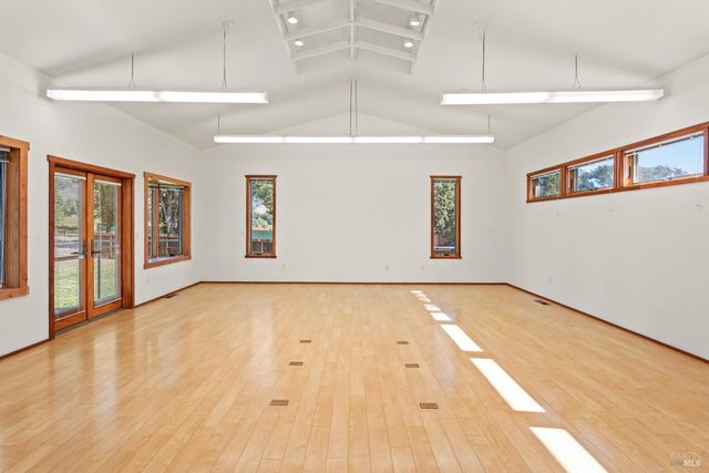 10185 East Rd, Redwood Valley, CA 95470