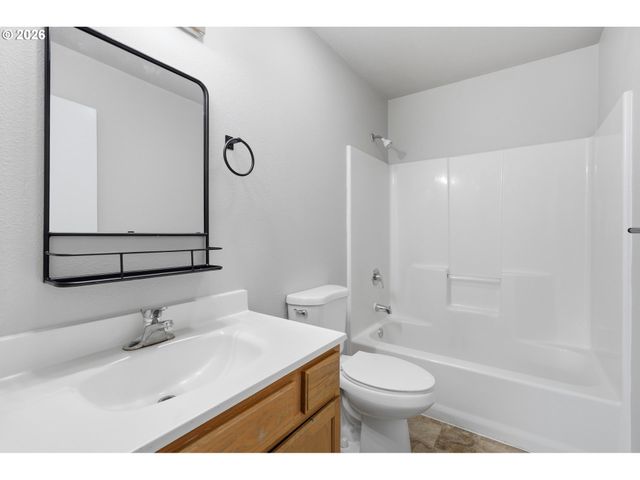 2997 Sw LARS Ter, Beaverton, OR 97003