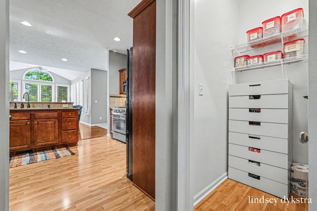 2320 Red Oak Court NW, Grand Rapids, MI 49504
