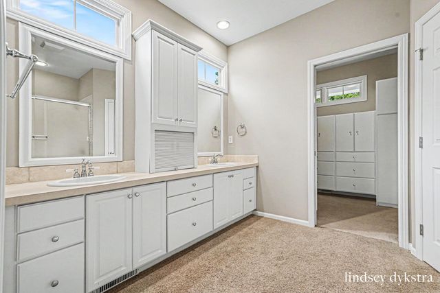 2320 Red Oak Court NW, Grand Rapids, MI 49504