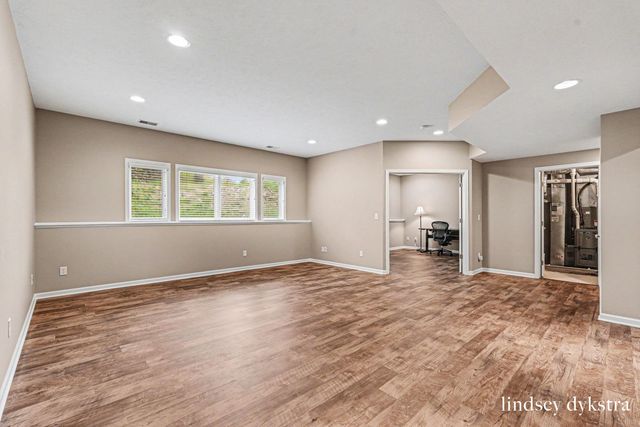 2320 Red Oak Court NW, Grand Rapids, MI 49504