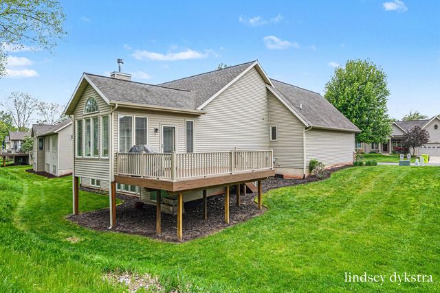 2320 Red Oak Court NW, Grand Rapids, MI 49504