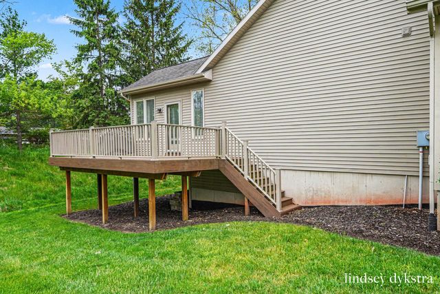 2320 Red Oak Court NW, Grand Rapids, MI 49504