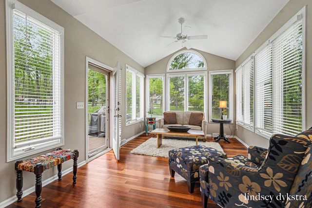 2320 Red Oak Court NW, Grand Rapids, MI 49504