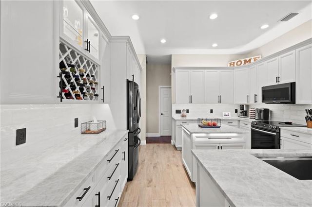 9100 Kings Cove CT, Fort Myers, FL 33967