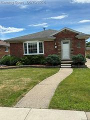 17416 Veronica Avenue, Eastpointe, MI 48021