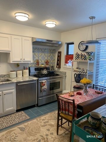 28 Cottonwood Drive 28, Avon, CT 06001