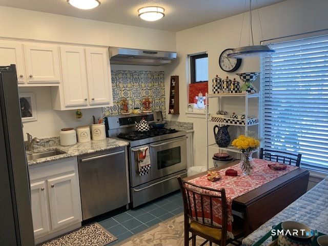 28 Cottonwood Drive 28, Avon, CT 06001