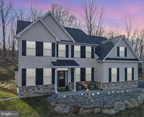 965 MCKINLEY WAY, East Stroudsburg, PA 18301