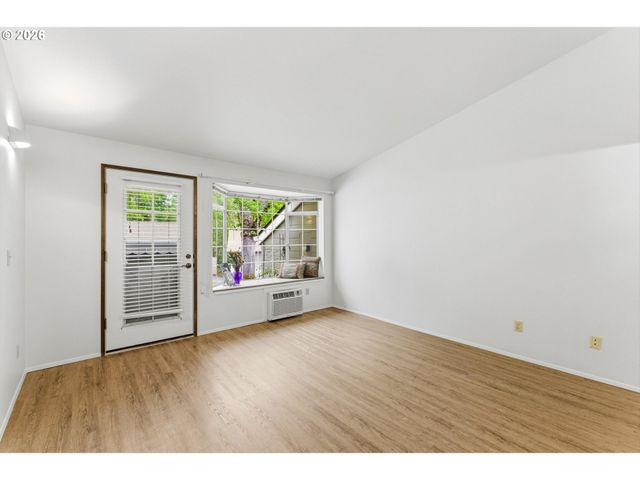 13775 Sw SCHOLLS FERRY Rd 217, Beaverton, OR 97008