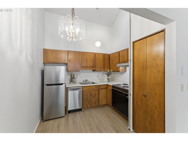 13775 Sw SCHOLLS FERRY Rd 217, Beaverton, OR 97008