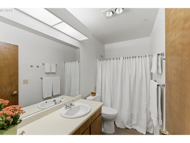 13775 Sw SCHOLLS FERRY Rd 217, Beaverton, OR 97008