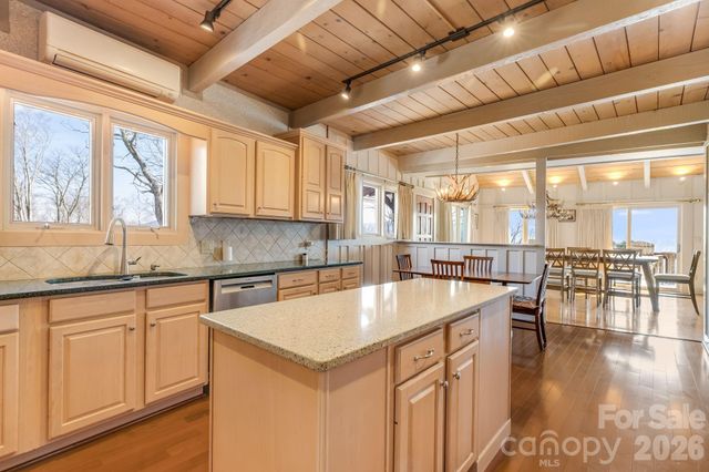 301 Highland Circle, Sugar Mountain, NC 28604