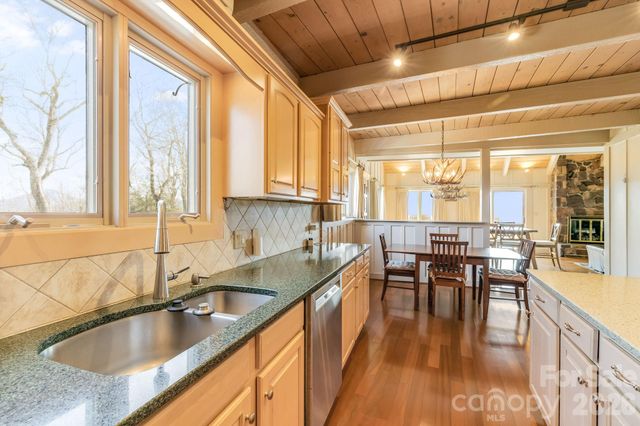 301 Highland Circle, Sugar Mountain, NC 28604