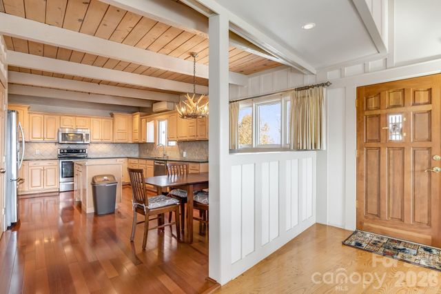 301 Highland Circle, Sugar Mountain, NC 28604