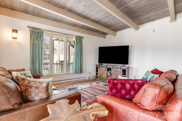 301 Highland Circle, Sugar Mountain, NC 28604