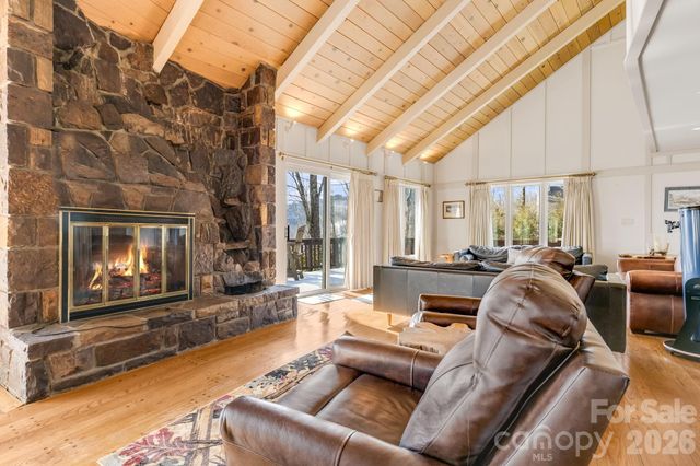 301 Highland Circle, Sugar Mountain, NC 28604