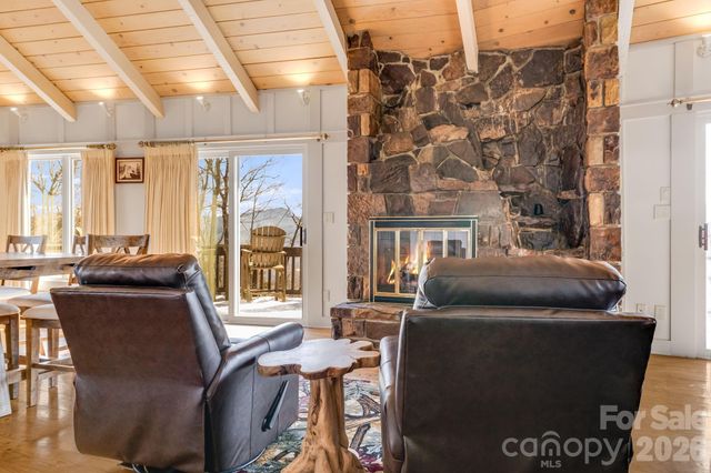 301 Highland Circle, Sugar Mountain, NC 28604