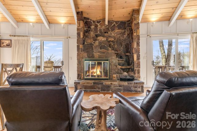 301 Highland Circle, Sugar Mountain, NC 28604