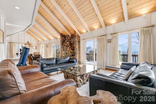 301 Highland Circle, Sugar Mountain, NC 28604