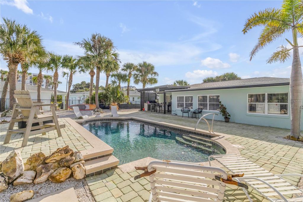 Image 2 of property listing at 402 LINCOLN AVENUE, New Smyrna Beach, FL 32169