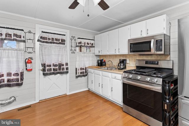 137 2ND ST, Bordentown, NJ 08505