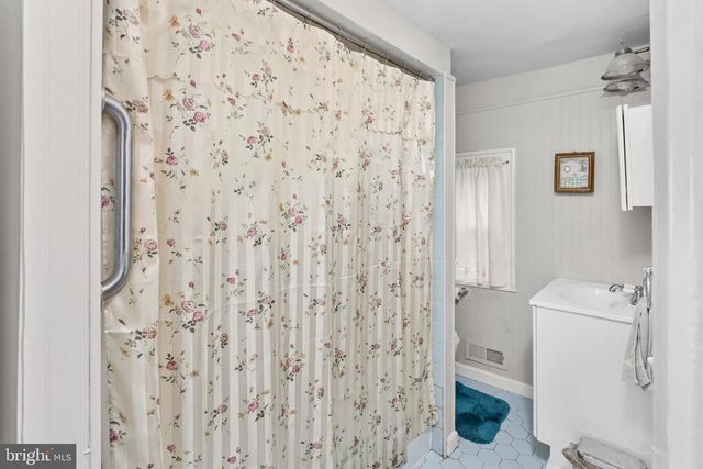 137 2ND ST, Bordentown, NJ 08505