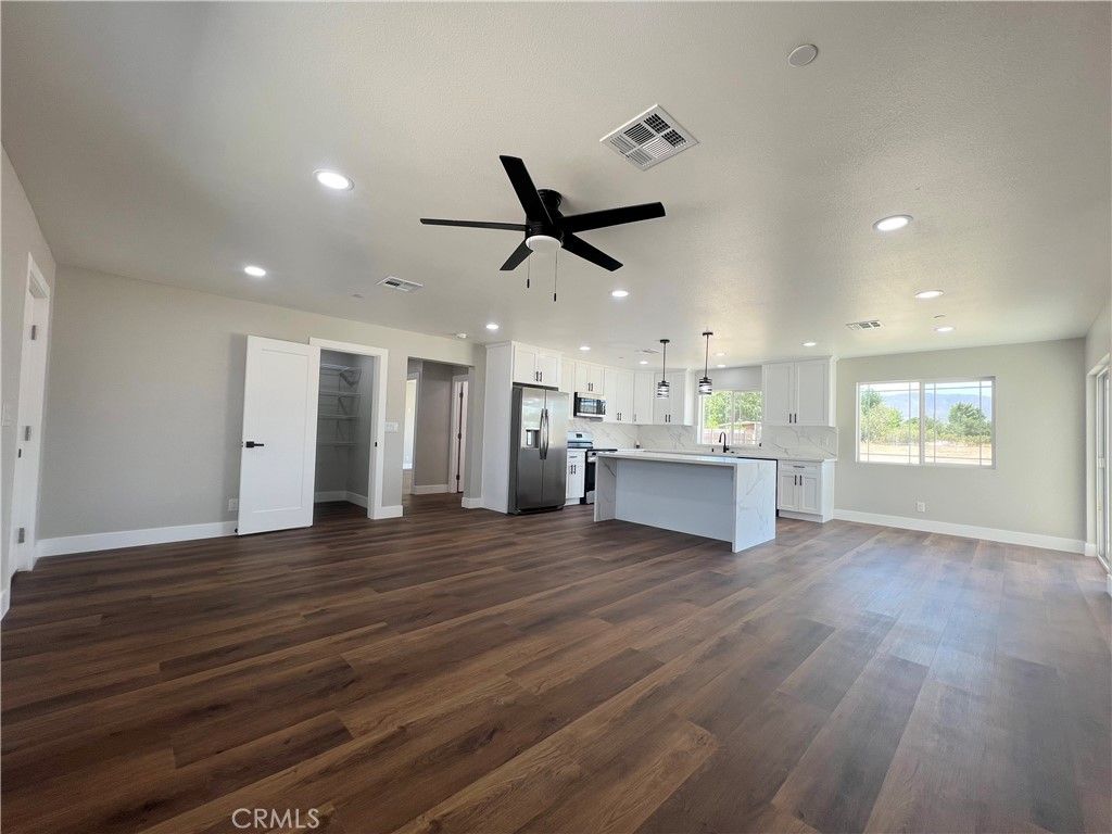 Image 13 of property listing at 9506 East Avenue T-14, Littlerock, CA 93543
