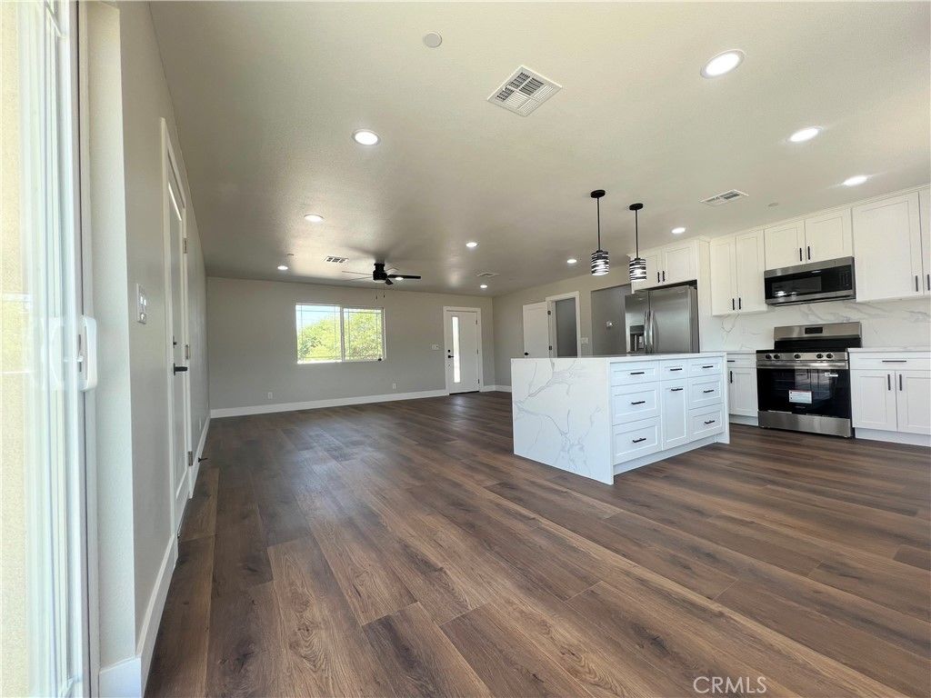 Image 16 of property listing at 9506 East Avenue T-14, Littlerock, CA 93543