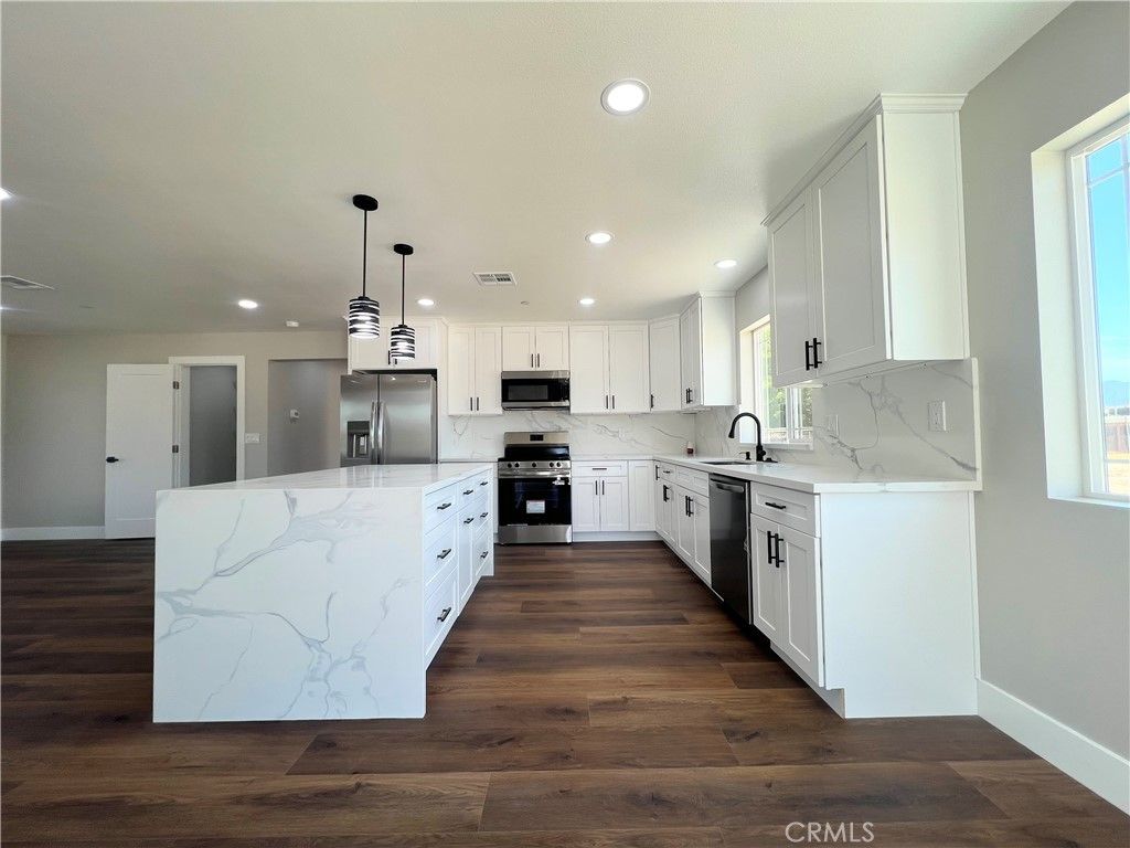 Image 17 of property listing at 9506 East Avenue T-14, Littlerock, CA 93543